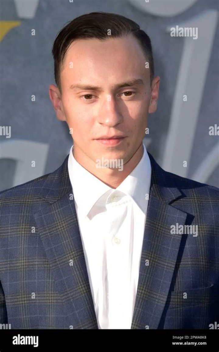 Keir Gilchrist Wiki, Age, Net Worth, Girlfriend, Family, Biography & More