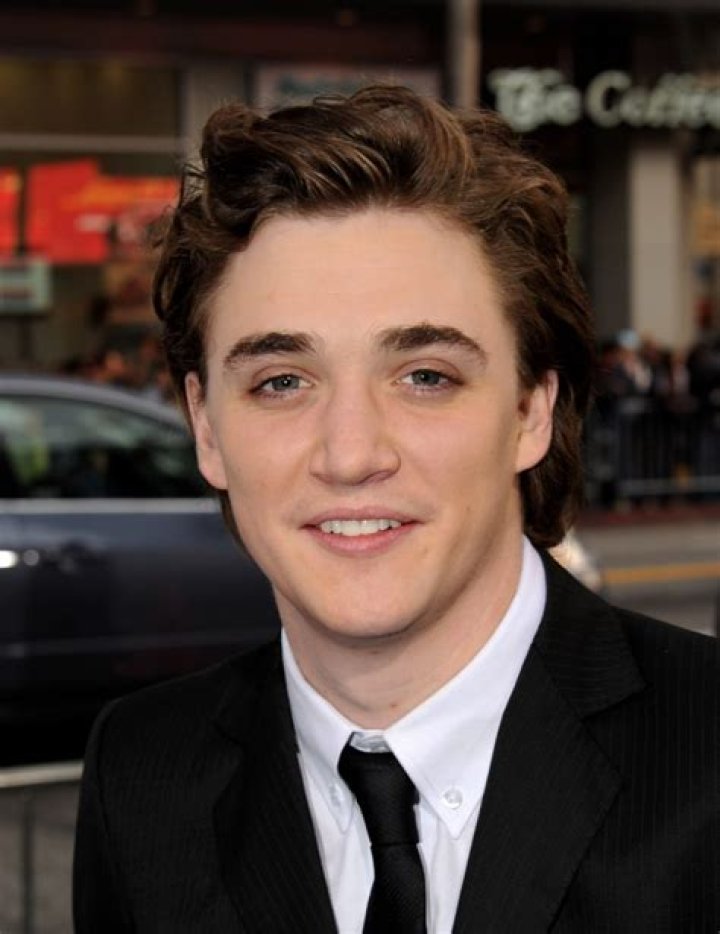Kyle Gallner Height, Weight, Net Worth, Age, Birthday, Wikipedia, Who, Nationality, Biography