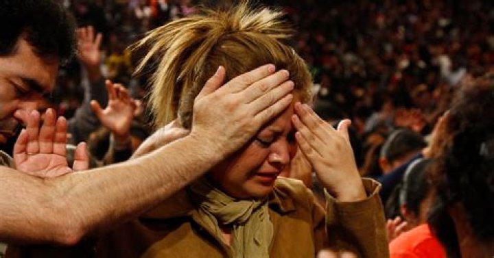 La imposición de manos – ¿qué dice la Biblia?