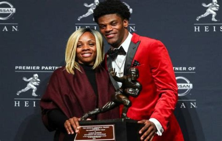Lamar Jackson Net Worth, Age, Girlfriend, Family, Biography & More