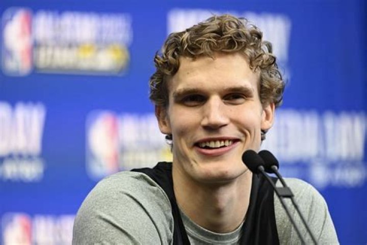Lauri Markkanen age: How old is Lauri Markkanen?