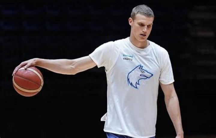 Lauri Markkanen height: How tall is Lauri Markkanen?