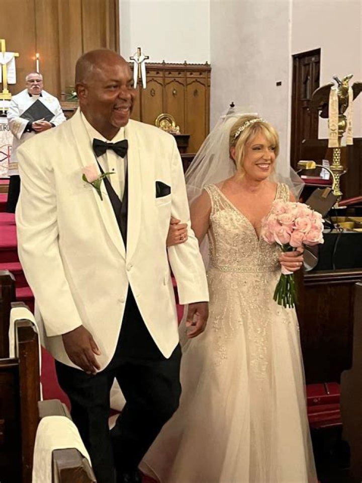 Lisa Emery Net Worth, Age, Boyfriend, Husband, Family, Biography & More