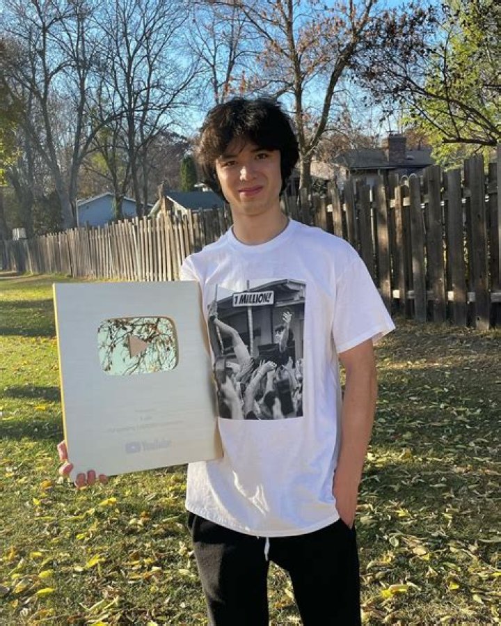 Lofe Net Worth, Age, Girlfriend, Family, Biography & More