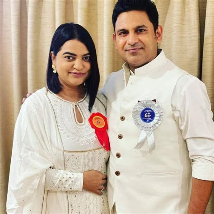 Manoj Muntashir Parents, Wiki, Biography, Age, Nationality, Wife, Career, Net Worth