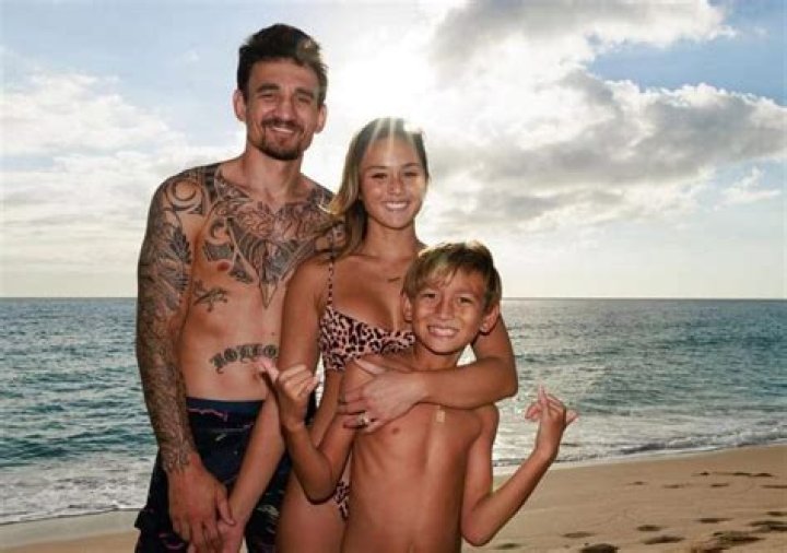 Max Holloway is Married to Wife: Alessa Quizon. Kids: Rush.