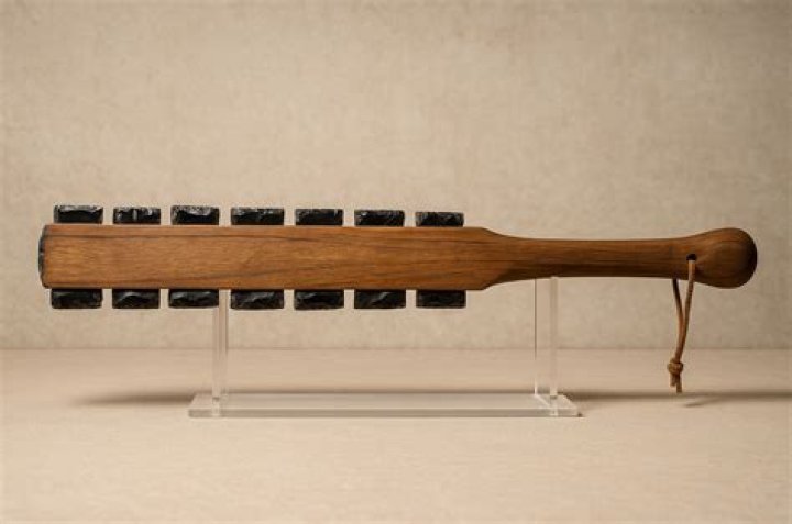 Nábrók pronunciation, symbol, band, museum