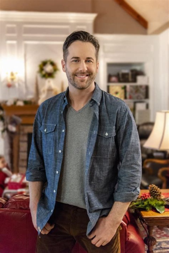 Niall Matter’s Biography: Wife Sara, Net Worth, Family, Height