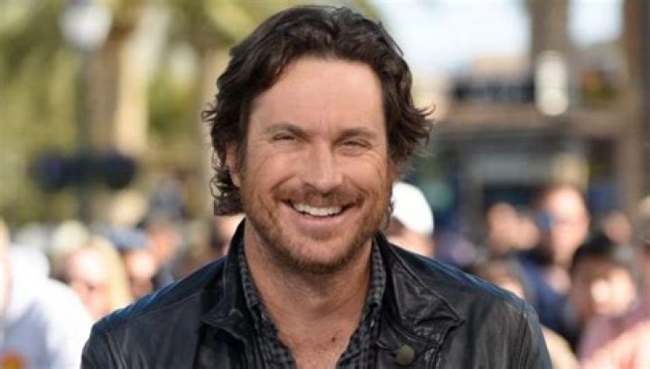Oliver Hudson wiki, net worth, wife, father, yellowstone, age, mom, sister, Imdb