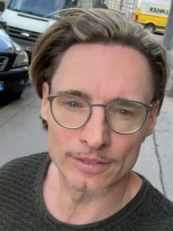 Oliver Stone Height, Weight, Net Worth, Age, Birthday, Wikipedia, Who, Nationality, Biography