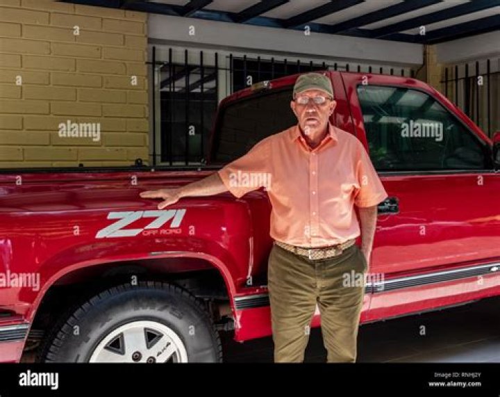 Roberto Escobar Wife Claudia, What Is Pablo Escobar Blind Brother Net Worth?