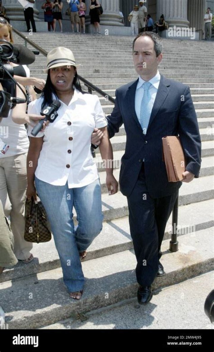 Shaniqua Tompkins height and weight