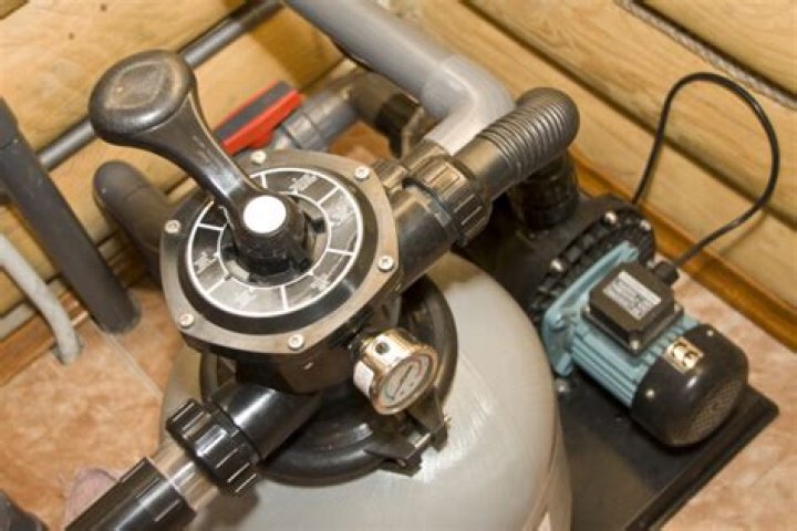 Should a pool pump be grounded?
