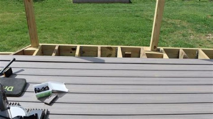 Should decking boards be horizontal or vertical?