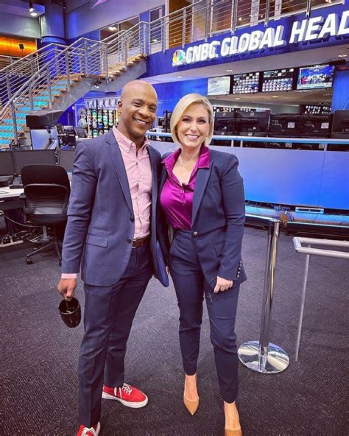 Stephanie Landsman Bio, Age, Husband, CNBC, Salary, and Net Worth