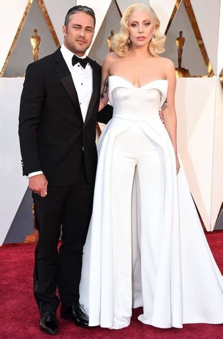 Taylor Kinney Height: How Tall Is Taylor Kinney?