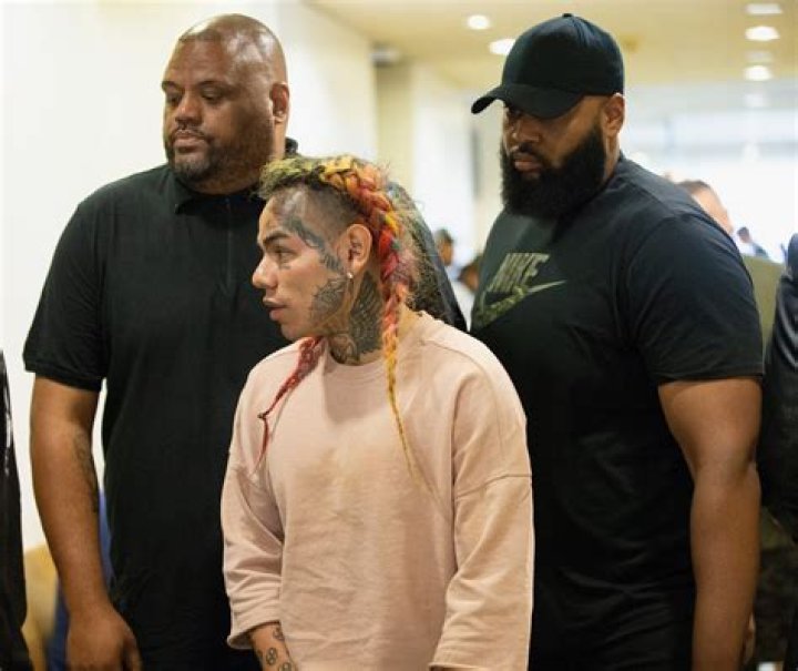 Tekashi 6ix9ine’s Bodyguard Bam-Bam Challenges Attackers to $10K Fight