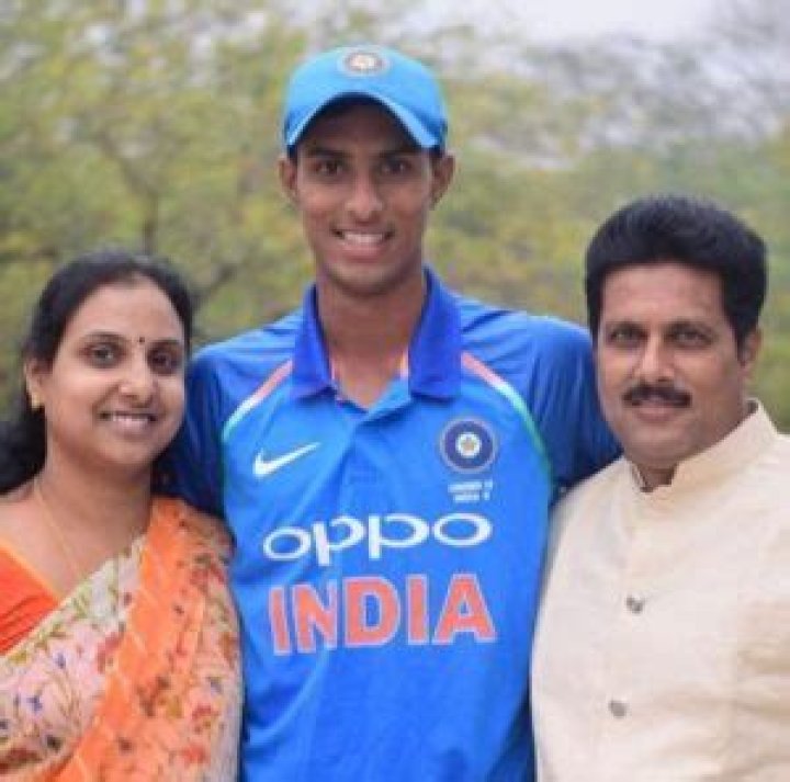 Tilak Varma Biography, IPL 2022, Age, Wiki, Family, Parents, Height, Stats, Career