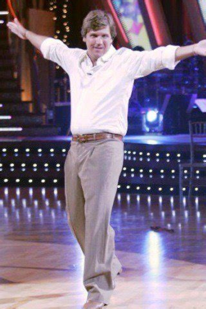 Tucker Carlson height and weight