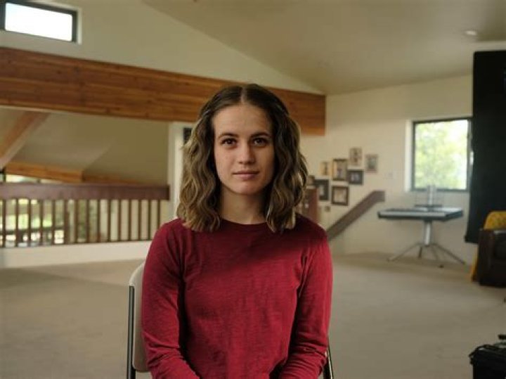 What age is Shari from 8 passengers?