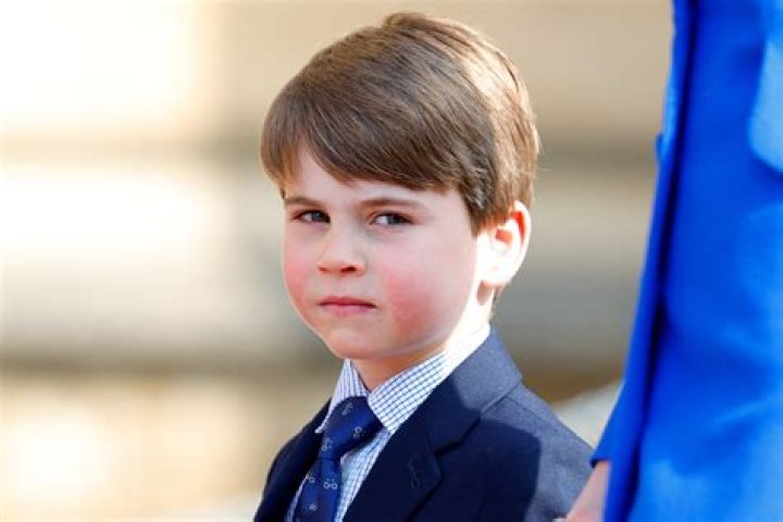 What colour eyes does Prince Louis?