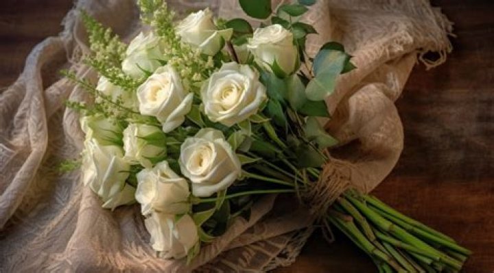 What do white roses mean in a relationship?