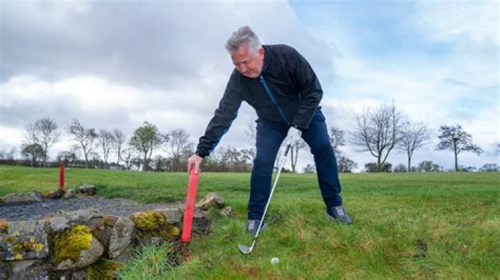 What do yellow stakes mean on a golf course?