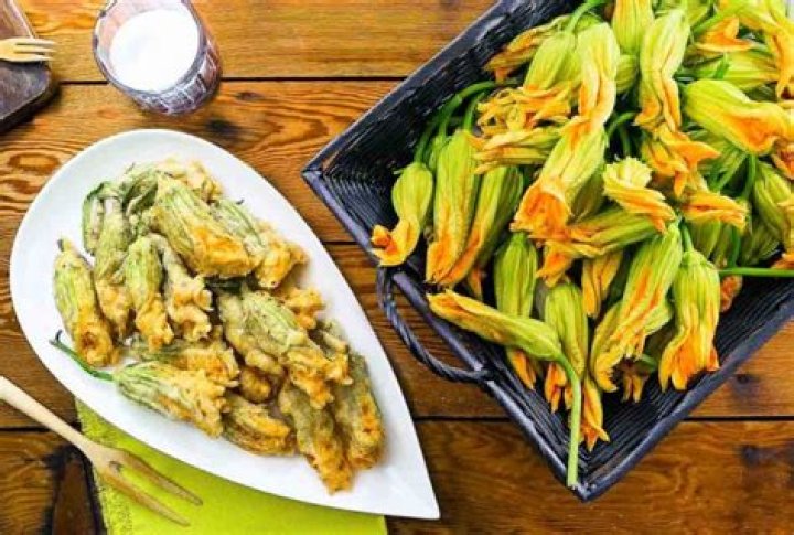 What do zucchini blossoms taste like?