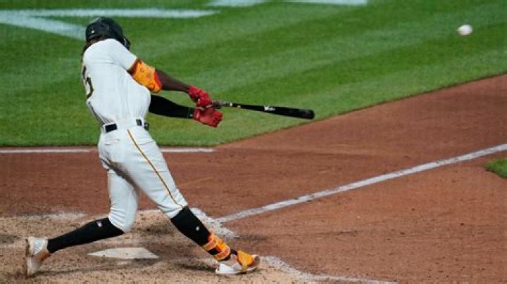 What does 3 mean in baseball?