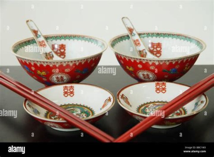 What does a bowl in a china shop mean?