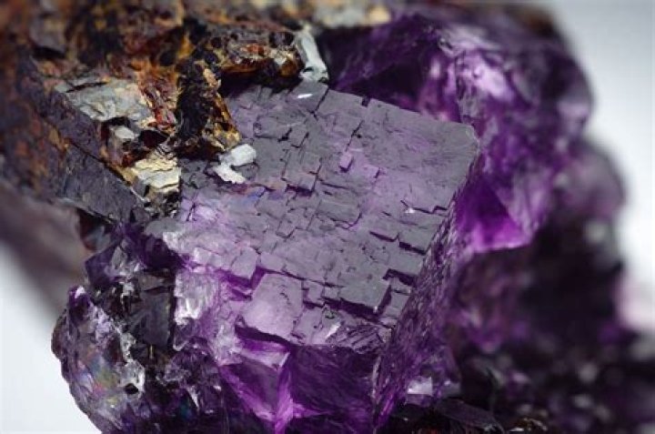 What does a light purple crystal mean?