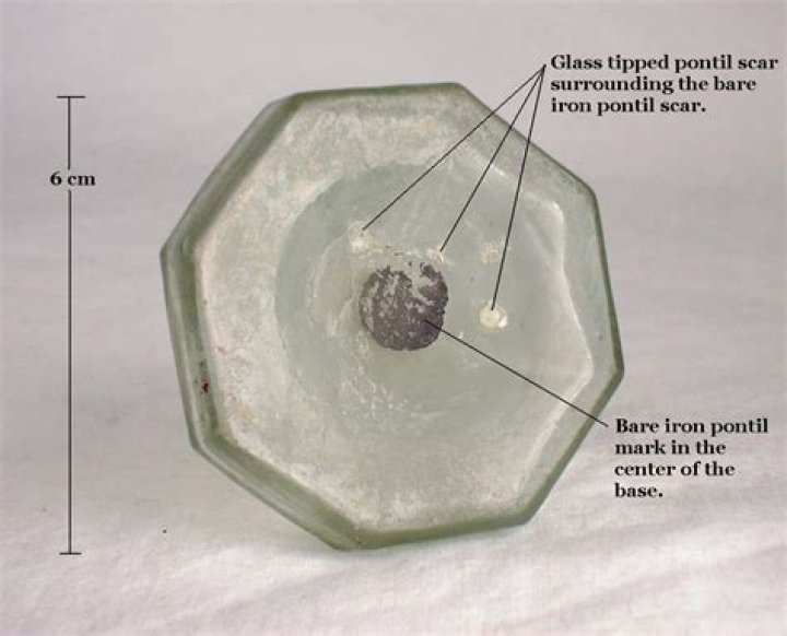 What does a Pontil mark look like?