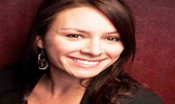 What does Carrie Ann Edwards do for a living?