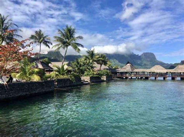 What does La Orana mean in Tahitian?