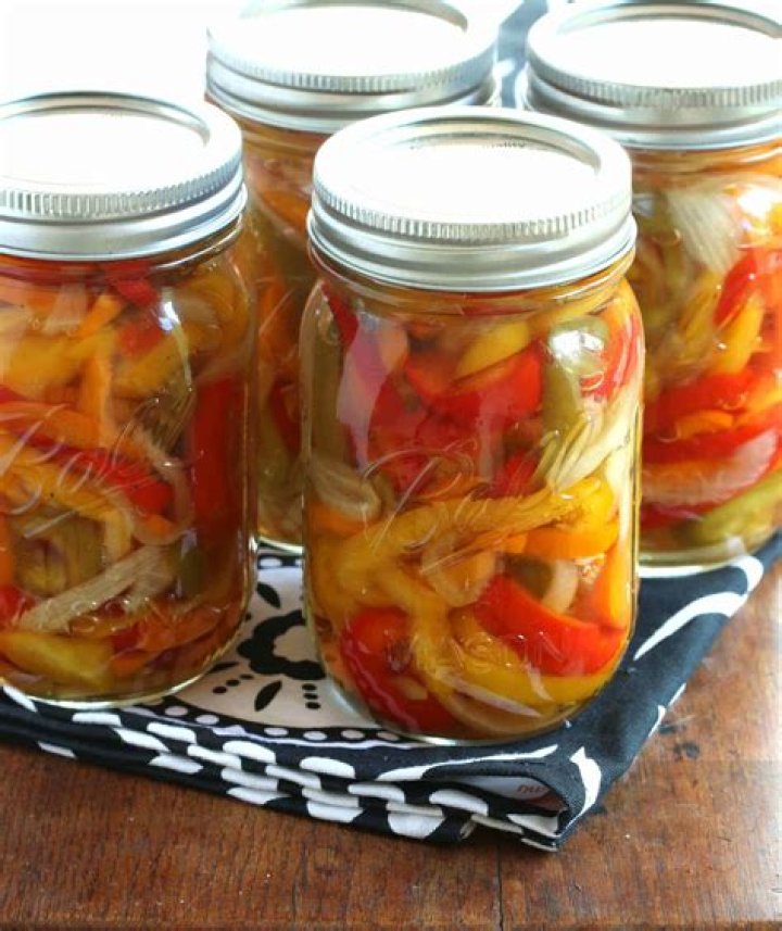 What does Peter Piper picked a peck of pickled peppers mean?