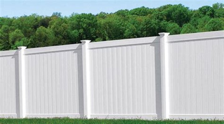 What fence material lasts the longest?