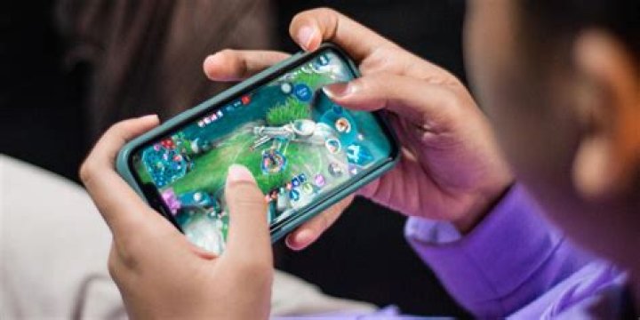 What games can you play on a phone call?