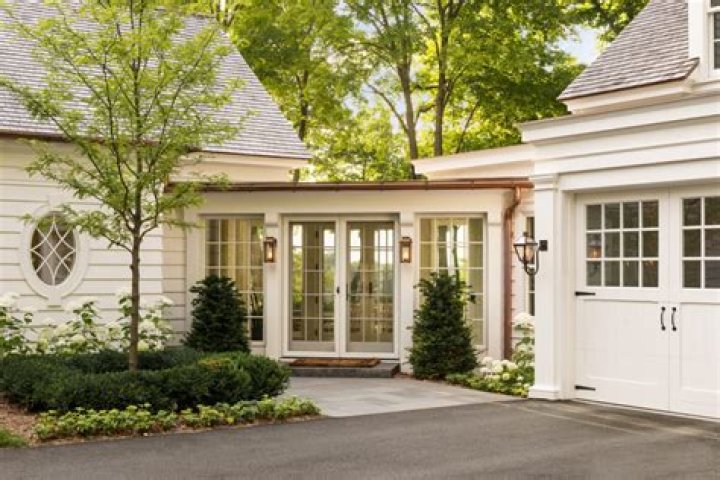 What is a breezeway on a house?