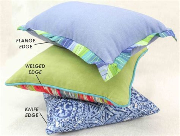 What is a knife edge pillow?