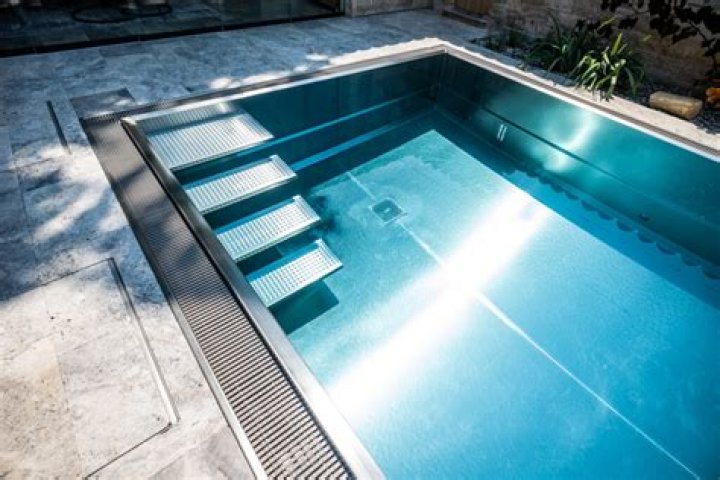 What is better a resin or steel pool?
