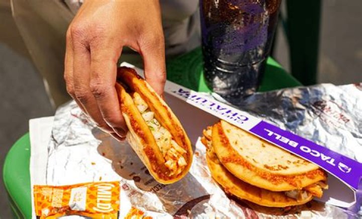 What is in a fresco chicken soft taco at Taco Bell?