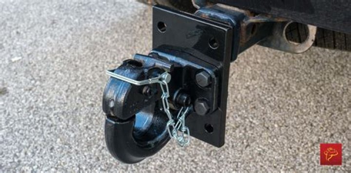 What is the advantage of a pintle hitch?