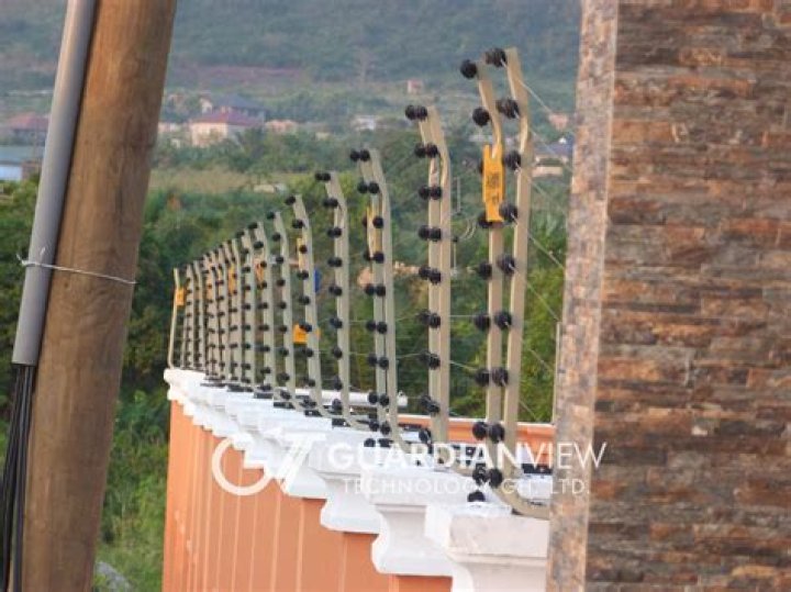 What is the best gauge wire to use for an electric fence?