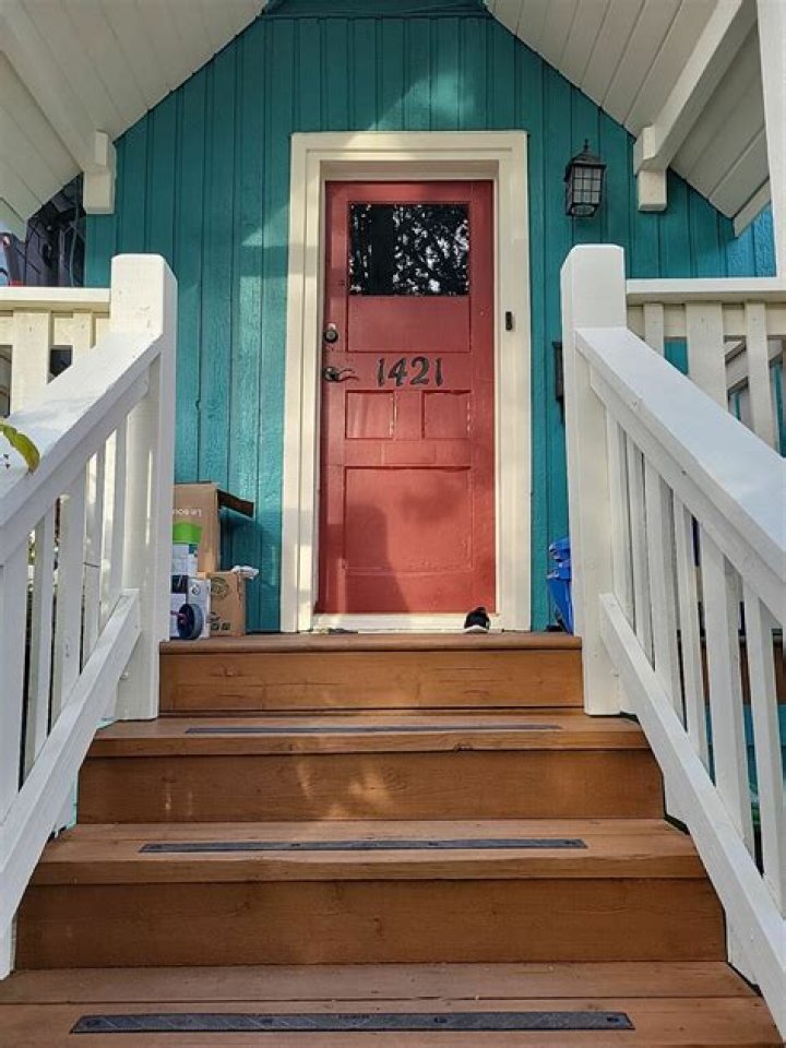 What is the best paint for exterior wood stairs?