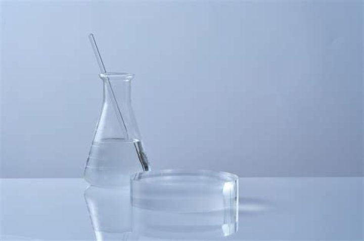 What is the purpose of a glass stirring rod?