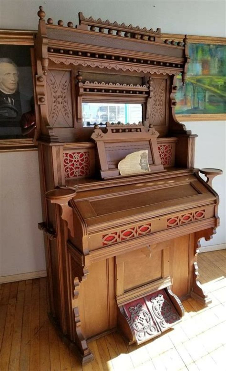 What is the value of an antique pump organ?
