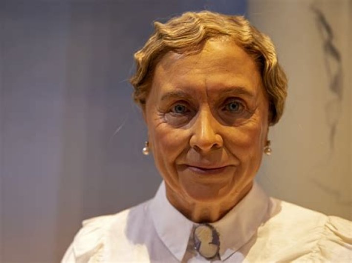 What kind of awards did Helen Keller get?