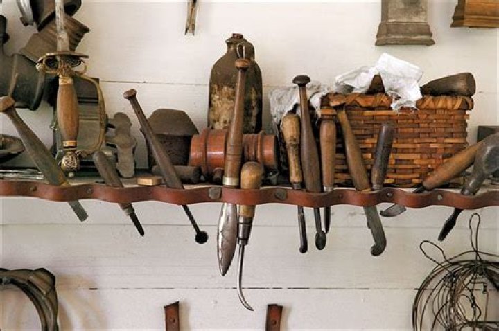What tools did the colonial gunsmith use?