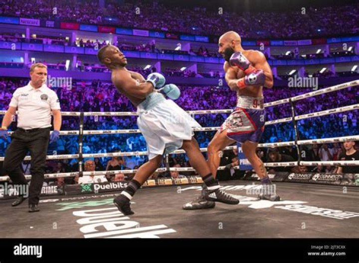 What’s Deji Boxing Record?