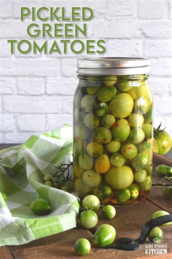 What’s the difference between green tomatoes and red tomatoes?